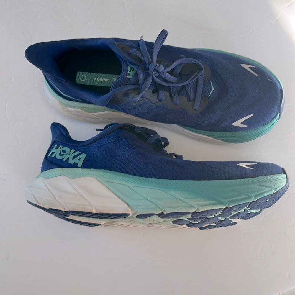 HOKA womans trainers Arahi 6 lace up low top mesh sneakers bellwether blue sz10
